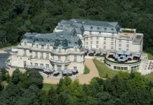 El magnífico hotel castillo que abrirá cerca de París » 2023