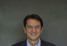 José Muñoz, CEO de Hyundai, recibe el prestigioso premio “El Abrazote de Manolo” » 2023