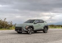 Con dinámicas proporciones, así se presenta el diseño exterior del nuevo Hyundai KONA. » 2023