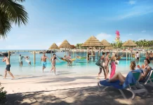 Detalles de la playa solo para adultos en CocoCay »