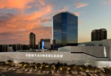 El edificio más alto de Nevada, ¡ya acepta reservas! »