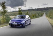 Volkswagen da a conocer el precio oficial de sus renovados Golf GTI y Golf R del 2025