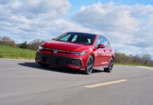 Volkswagen presentó los renovados GTI y Golf R del 2025