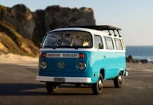 Un símbolo de esperanza: Volkswagen presenta laUn símbolo de esperanza: Volkswagen presenta la furgoneta T2 restaurada que sobrevivió a los incendios de California. que sobrevivió a los incendios de California.
