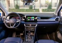 Los 5 autos con el sistema de info-entretenimiento más lento y con fallos frecuentes