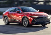 Prueba: Toyota Crown Platinum del 2026, un sedán que ofrece más espacio y potencia