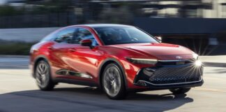 Prueba: Toyota Crown Platinum del 2026, un sedán que ofrece más espacio y potencia