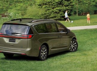 Los 5 autos nuevos del 2026 con los peores problemas de software reportados