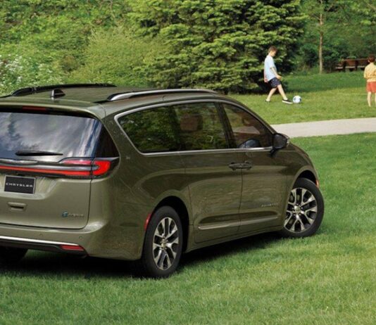 Los 5 autos nuevos del 2026 con los peores problemas de software reportados