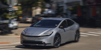 Los 5 autos del 2026 que menos gastan en carretera por menos de $35,000