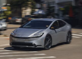 Los 5 autos del 2026 que menos gastan en carretera por menos de $35,000
