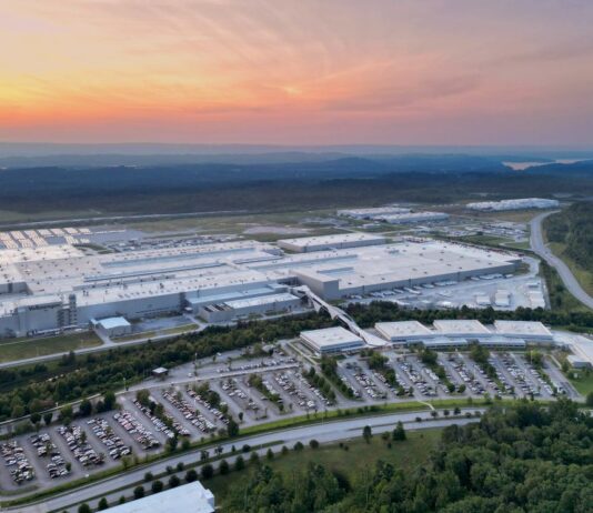 Volkswagen celebra 15 años de ensamblaje en Estados Unidos, inversión comunitaria y compromiso con la fuerza laboral en la planta de Chattanooga.