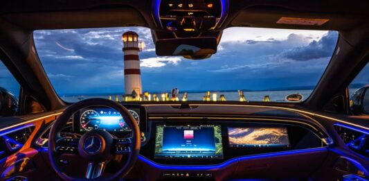 Los 5 autos del 2026 con mejor iluminación de cabina y pantallas para manejo nocturno