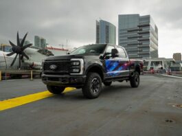 Ford presenta el nuevo Super Duty Proud to Honor y anuncia carrera histórica de NASCAR en homenaje a las Fuerzas Armadas