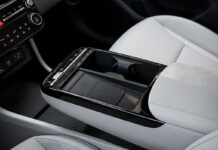 Los 5 autos del 2026 con el mejor acceso a puertos USB y cargadores en cabina