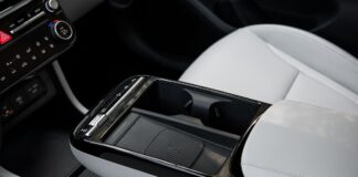 Los 5 autos del 2026 con el mejor acceso a puertos USB y cargadores en cabina