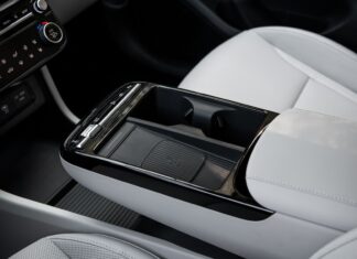 Los 5 autos del 2026 con el mejor acceso a puertos USB y cargadores en cabina
