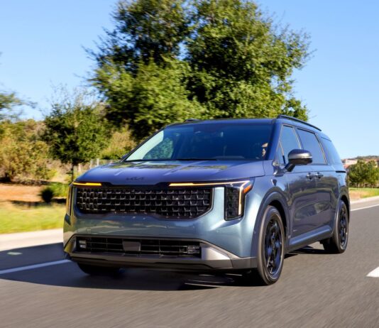 Kia da a conocer los precios del Carnival MPV del 2027