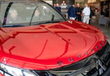Mitsubishi inaugura su primer concesionario tipo galería en EE. UU. e introduce una experiencia de venta minorista modernizada
