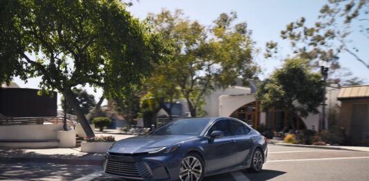 Los 5 sedanes que todavía demuestran que un SUV no siempre es la mejor compra