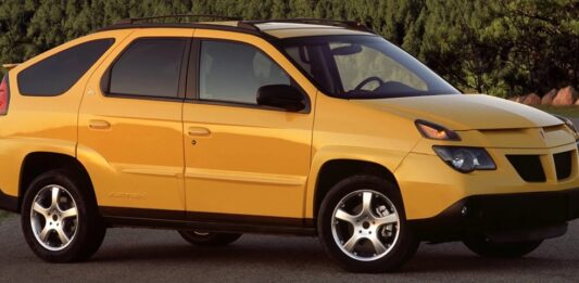 Los 5 fracasos automotrices más costosos y ridículos de la historia