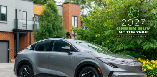 El nuevo Mitsubishi Eclipse Sportback EV ha sido nombrado SUV ecológico del año 2027 por Green Car Journal